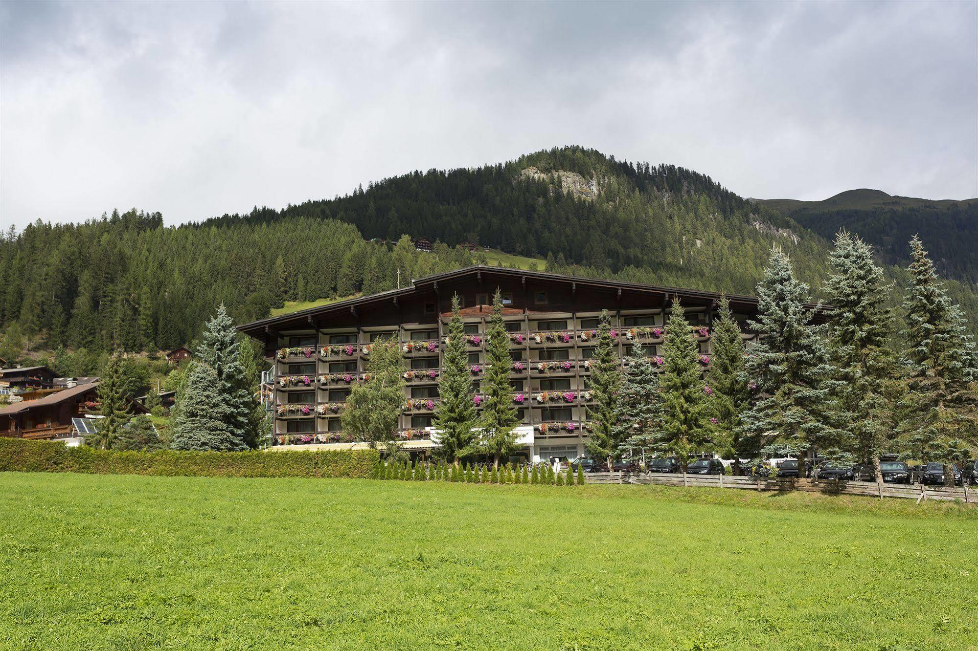 Hotel Alpenhof Sankt Jakob in Defereggen Dış mekan fotoğraf